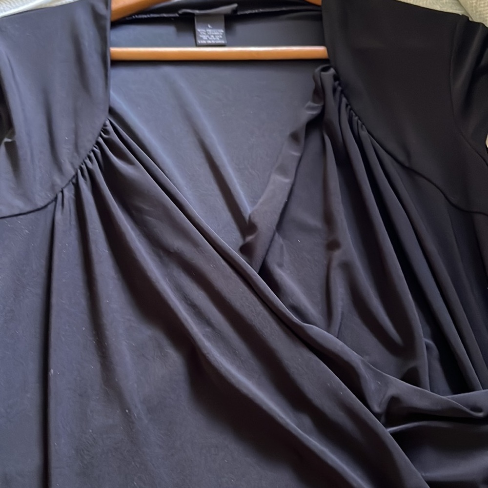 Black Vneck Draped Top Size L - Picture 3 of 3
